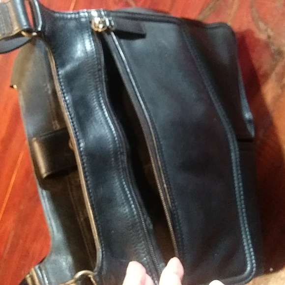 Black Leather Fossil hand bag - Picture 9 of 11